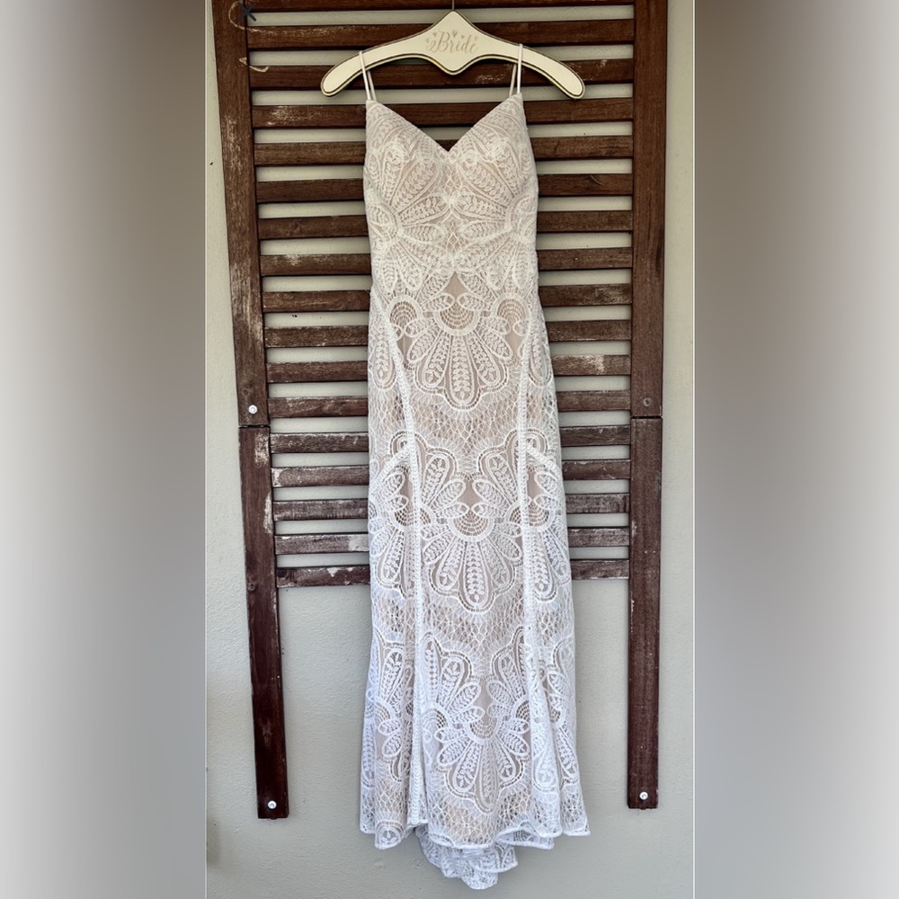 All Who Wander Ryder Wedding Dress in Ivory. Size 12.